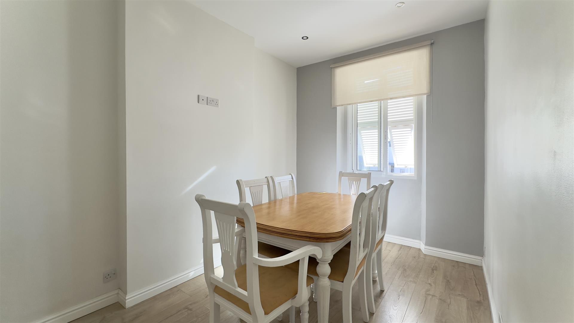 Image of House - 3 Bedrooms - 1 Bathrooms for Sale in South District-Gibraltar, Image 4